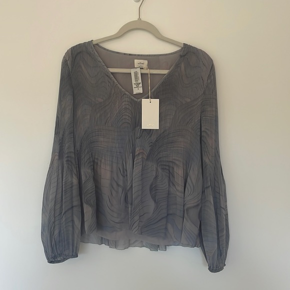 Aritzia Wilfred Daydreamer V-Neck Blouse Dusky Granite Blue size Small NWT - Picture 2 of 7